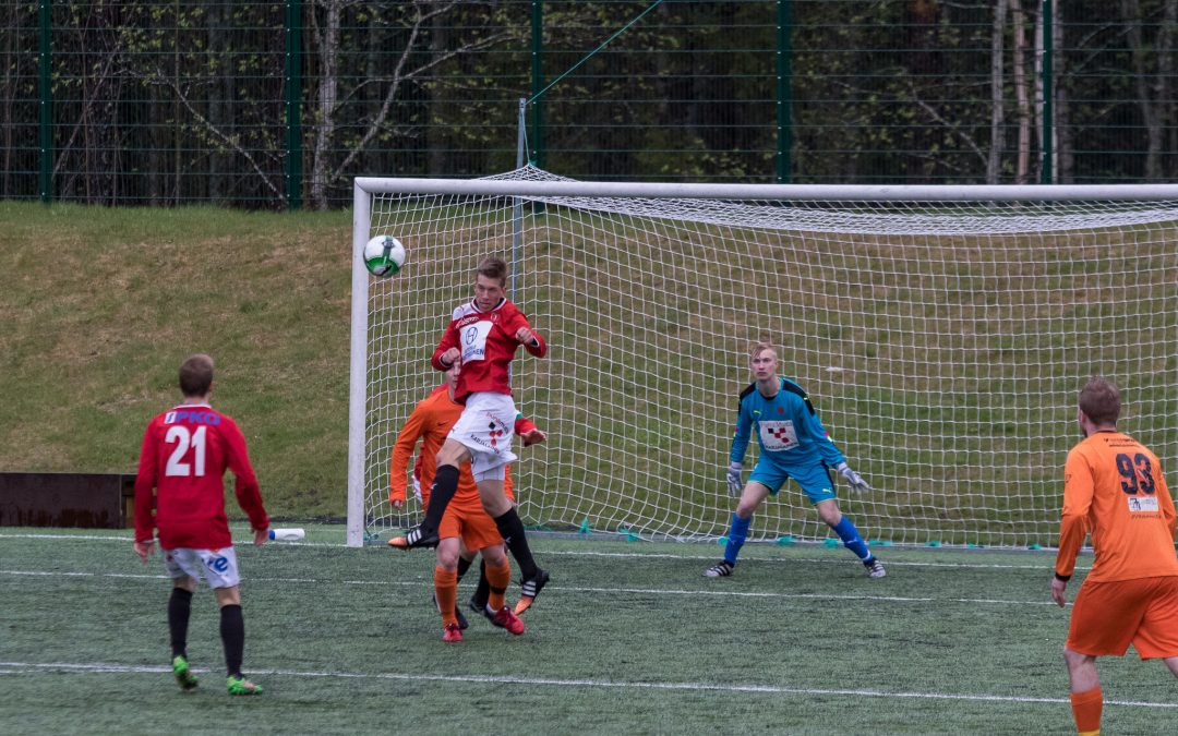 Kajaanin Haka nurin lukemin 2-3 (0-2)